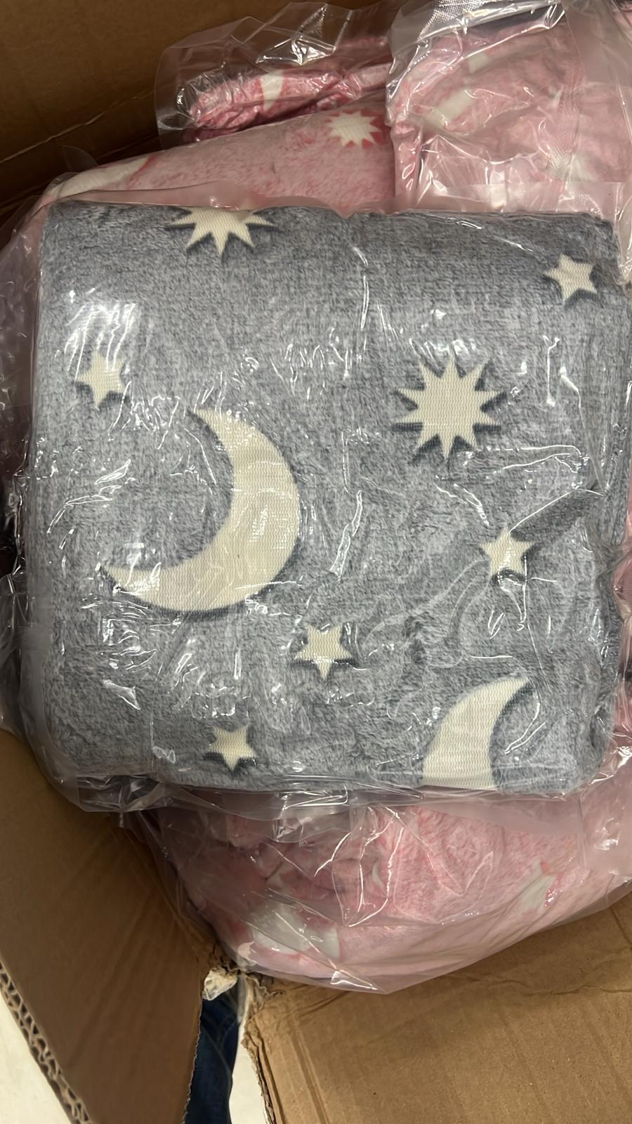 Manta Luminosa en la Oscuridad Color Gris 127cm x152CM